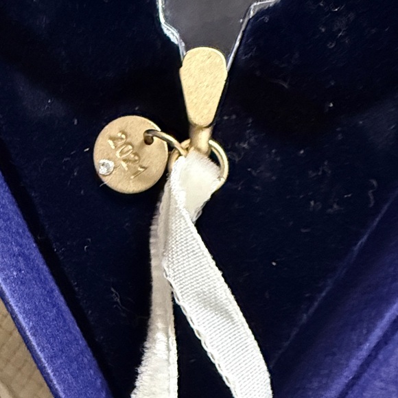 Swarovski Crystal Star Ornament with Blue Box - Picture 3 of 6